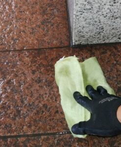 東京都葛飾区・マンションのエントランス｜犬の排尿清掃 (2)