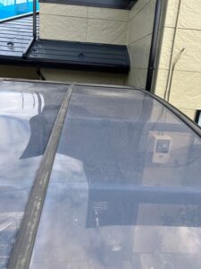 東京都世田谷区・ポリカーボネート屋根が外れたカーポートの修繕 (1)